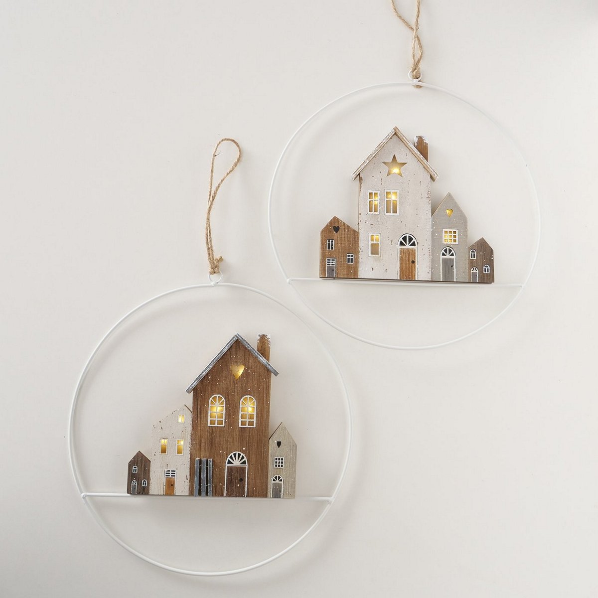 ΣΤΕΦΑΝΙ ΜΕ ΣΠΙΤΙΑ 2/ass LED Houses L30cm H31cm ΕΚΡΟΥ/ΚΑΦΕ/ΓΚΡΙ