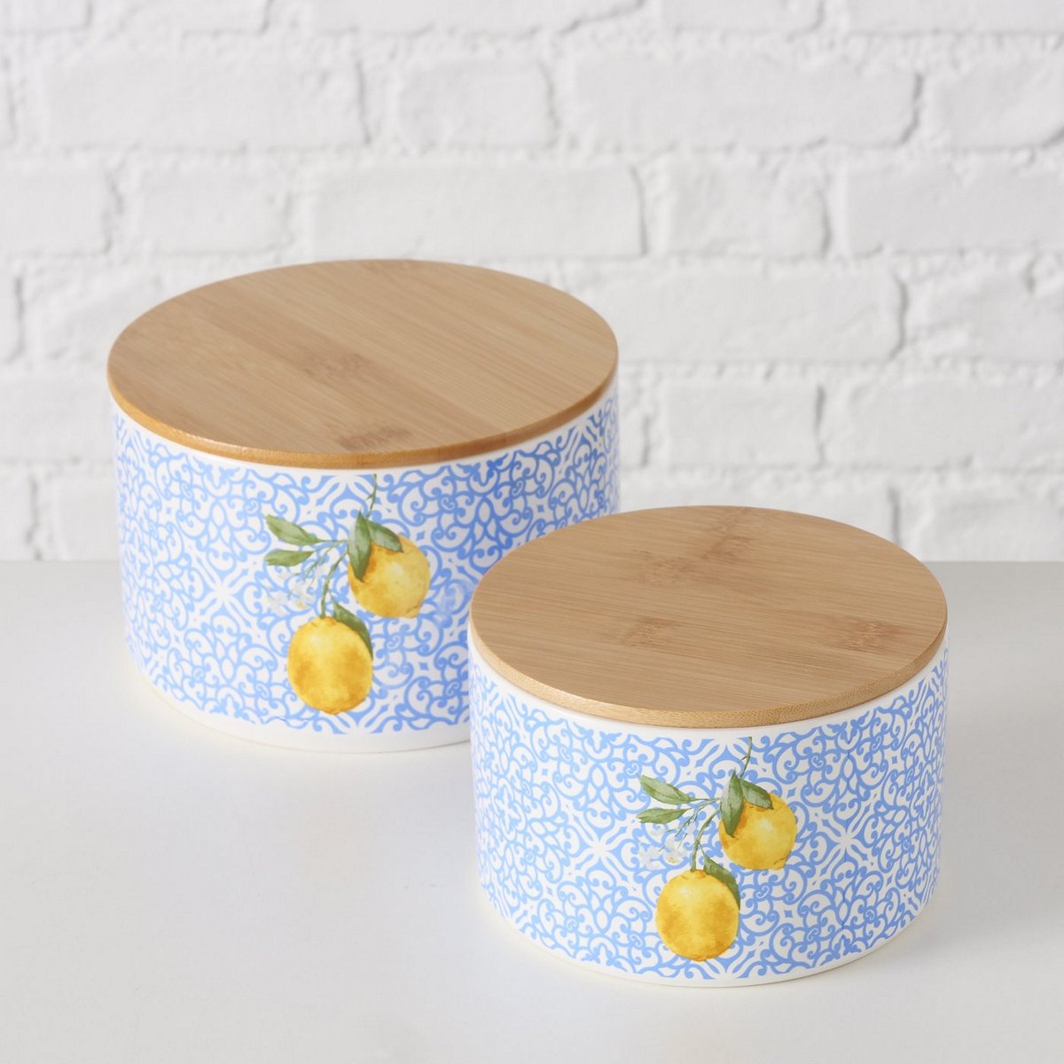 ΔΟΧΕΙΟ Set/2 ΑΠΟΘΗΚΕΥΣΗΣ ΣΧΕΔΙΟ Capri ΛΕΜΟΝΙΑ ΜΠΛΕ ΚΙΤΡΙΝΟ H9/10cm, D13/16cm ΚΑΠΑΚΙ Bamboo ΜΕ ΣΙΛΙΚΟΝΗ ΚΕΡΑΜΙΚΟ