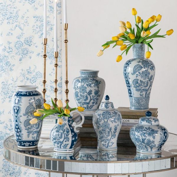 Melania Διακοσμητικό Βάζο Δοχείο με Καπάκι Πορσελάνη Άσπρο Μπλε (18x18x32)cm