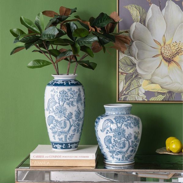 Melania Διακοσμητικό Βάζο από Πορσελάνη σε Άσπρο με Μπλε (19x19x38)cm