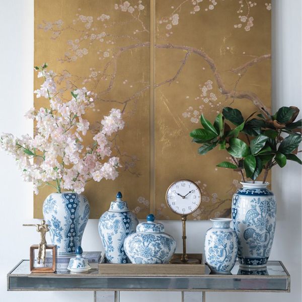 Melania Διακοσμητικό Βάζο από Πορσελάνη σε Άσπρο με Μπλε (19x19x38)cm